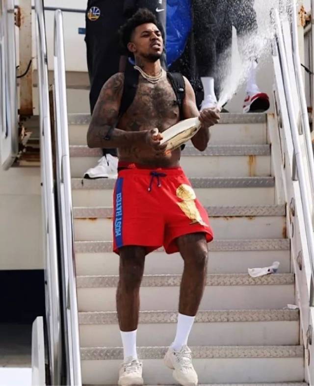 阿卡输不起的球赢了小野兔没指望的四强进了，ATP要减赛事数量了（阿卡守住关键战，小野兔意外闯四强，ATP将削减赛事数量）