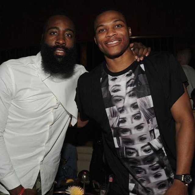 足球世界杯票务系统再次崩溃，球迷疯狂涌入（世界杯售票平台再度宕机，球迷蜂拥而至）