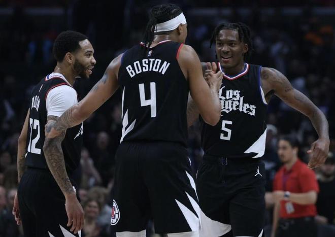 MVP概率：亚历山大51%第1 约基奇30%第2 东契奇16%第3 文班第4（MVP概率榜：亚历山大51%领跑，约基奇30%居次，东契奇16%第三，文班第4）