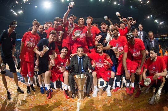 内维尔：萨拉赫做法不对，C罗在曼联曾做过类似事让我很不满（内维尔批评萨拉赫行为不当：C罗在曼联时的相似举动也曾令我不满）