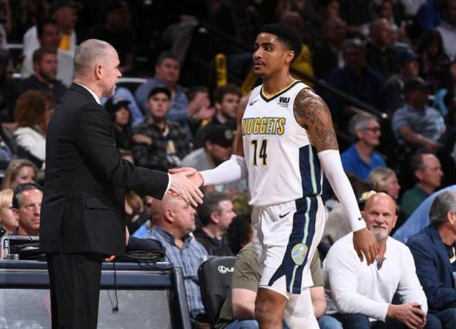 足球装备的科技革新解析（足球装备技术创新解读）