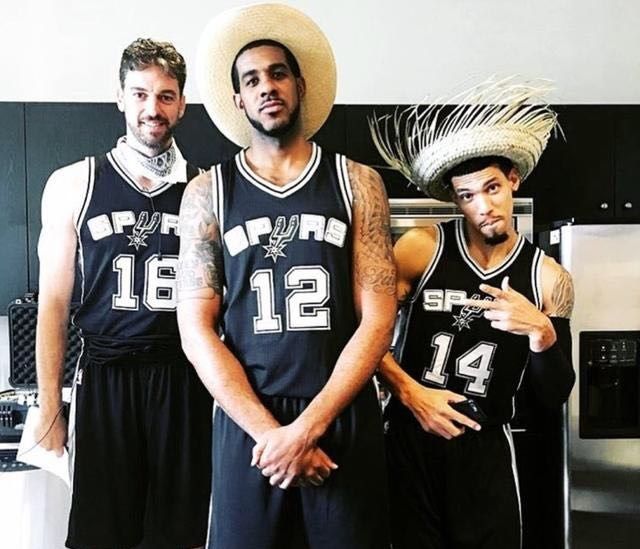 足球报：浙江队花4亿是谣言；韦世豪、李磊先后来做康复（足球报辟谣：浙江队4亿投入不属实，韦世豪、李磊先后进行康复）