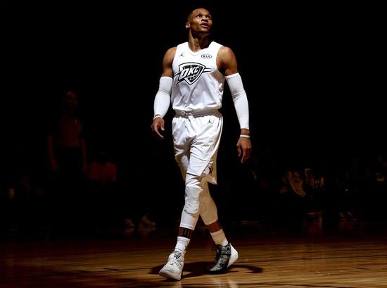 6胜20负！泰伦·卢：我不认为我们很软，是其他队更快、更高大（6胜20负惨淡开局，泰伦·卢：我们不软，只是对手更快更高）