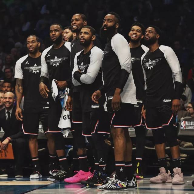 球队把比赛当训练赛打（球队把正式比赛当作练兵场）