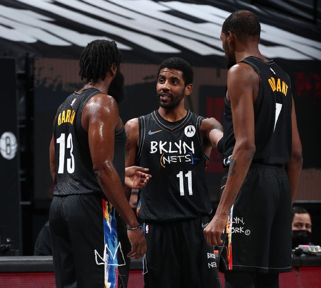 篮球比赛中如何有效换防？（如何在篮球比赛中高效完成换防？）