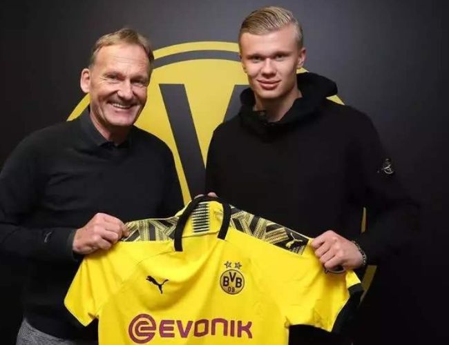 足球国足文化日活动引广泛关注（国足文化日活动备受瞩目）