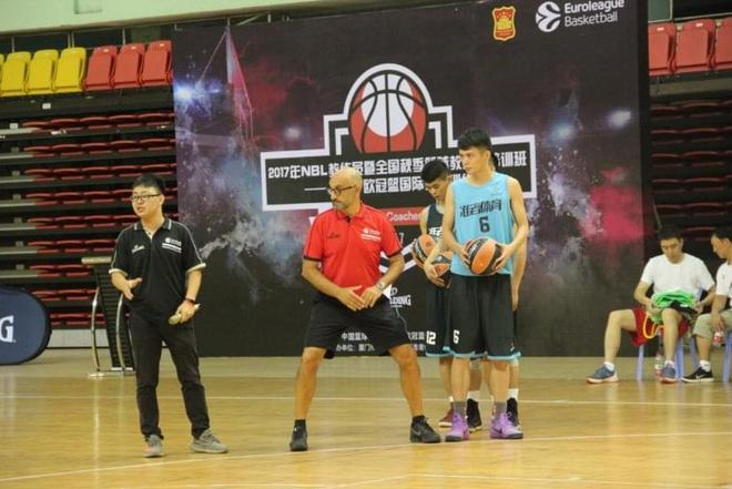 科莫0-0卡利亚里，平分秋色（科莫与卡利亚里0-0握手言和）