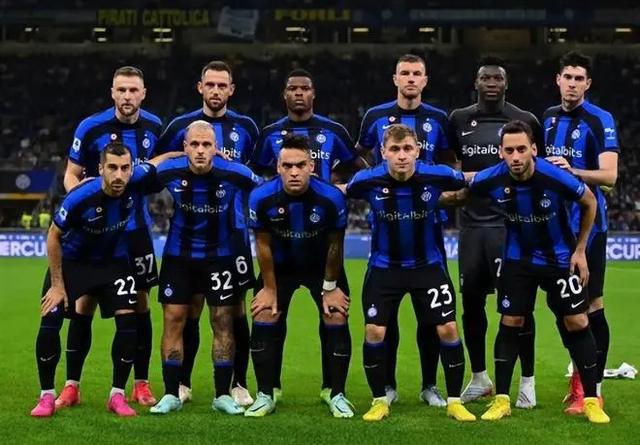 三中锋都能打≈没有表现机会！杨瀚森上半场没有获得出场时间（三中锋均可出战，杨瀚森上半场未获出场时间）