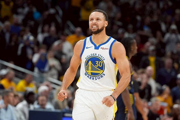 足坛悲喜夜！拜仁曼城齐齐绝杀意甲西甲榜首易主巴萨31超皇马（足坛起伏之夜：拜仁曼城读秒绝杀，意甲西甲榜首更迭，巴萨3-1反超皇马）