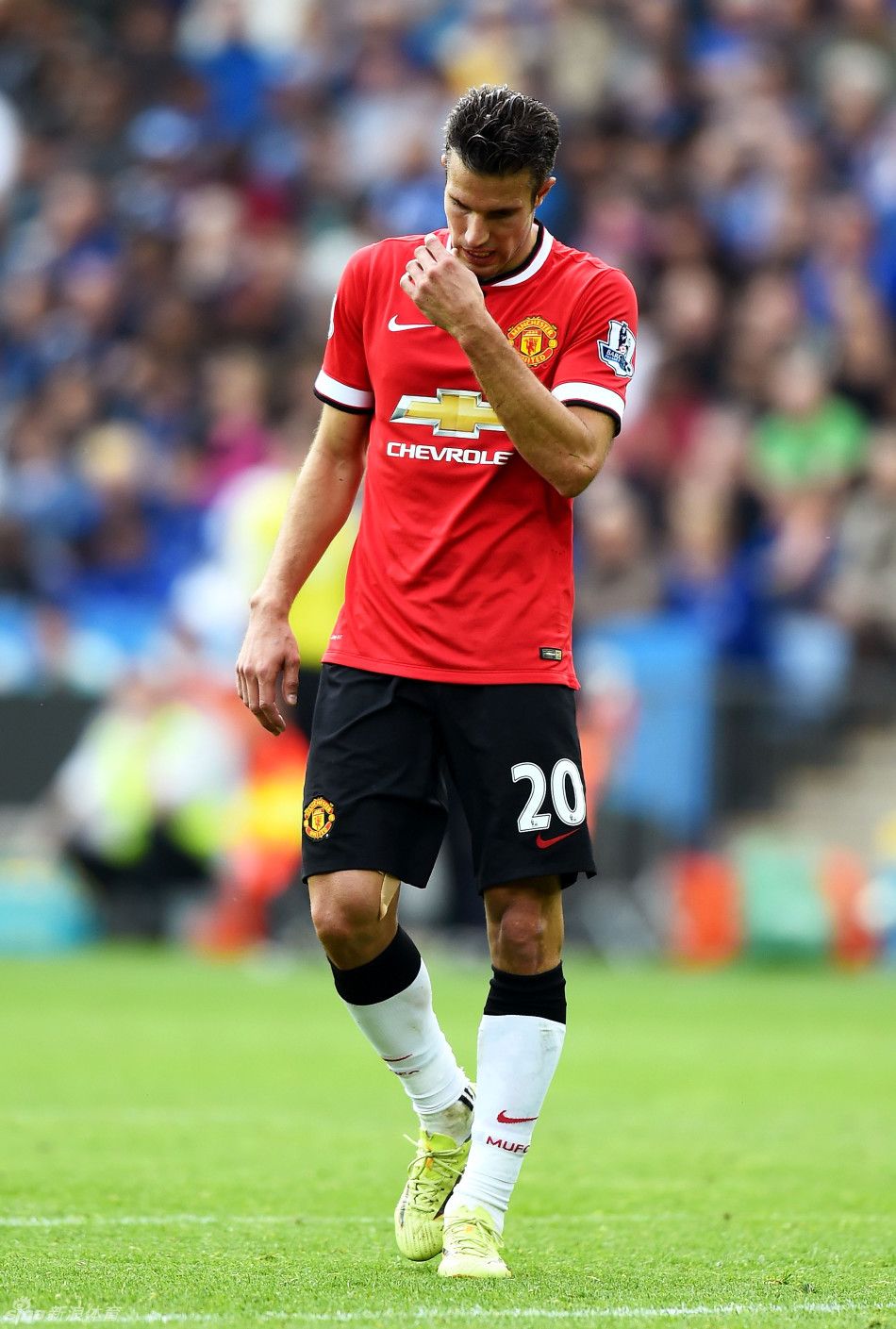 世体：奥尔莫左肩脱臼恢复良好，预计伤缺一个月（世体：奥尔莫左肩脱臼恢复顺利，预计将缺阵约四周）