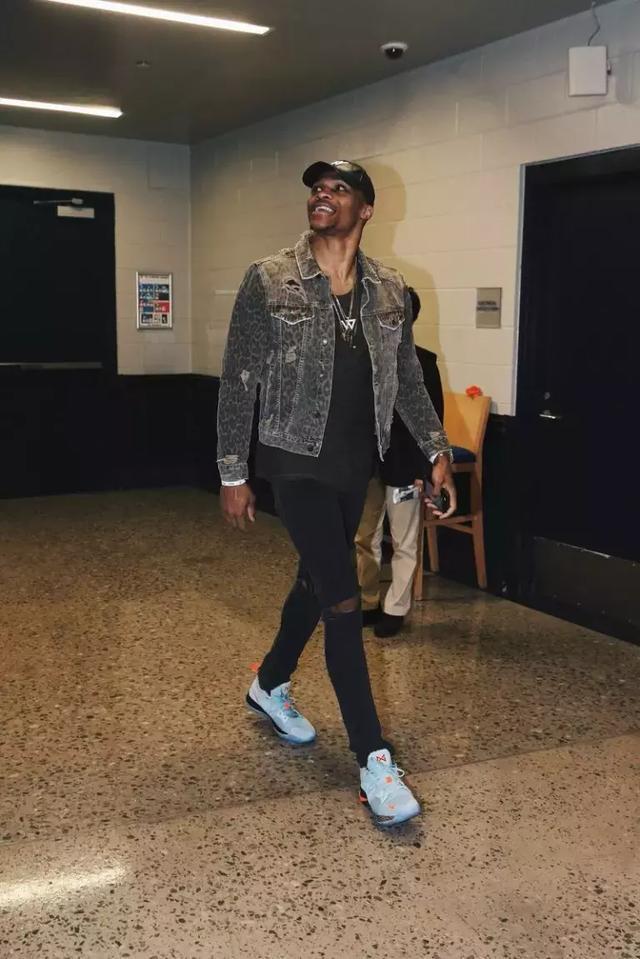 打脸罗马诺？泰晤士名记：埃弗顿还没向切尔西报价霍尔（与罗马诺说法相左？泰晤士名记称埃弗顿尚未就霍尔向切尔西报价）