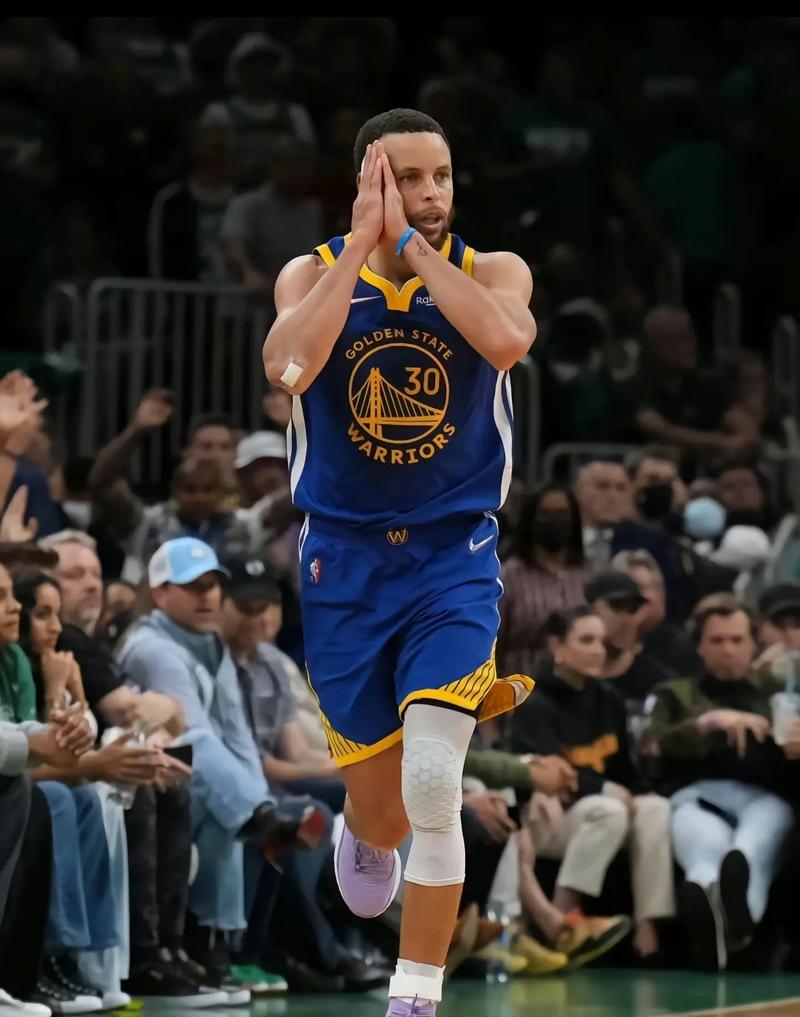 扎卡：阿隆索不在乎球员名气和身价，训练足够努力就会有机会（扎卡：阿隆索重视训练态度而非名气与身价，努力者自有机会）