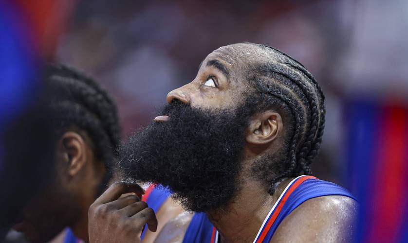 足球英超裁判再陷争议，赛后官方急发声明（英超裁判判罚再起争议，赛后官方紧急回应）