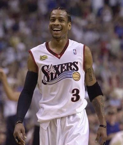 子承父业！曼联总监弗莱彻之子替补出场完成红魔首秀（曼联总监弗莱彻之子替补亮相，完成红魔生涯首秀）