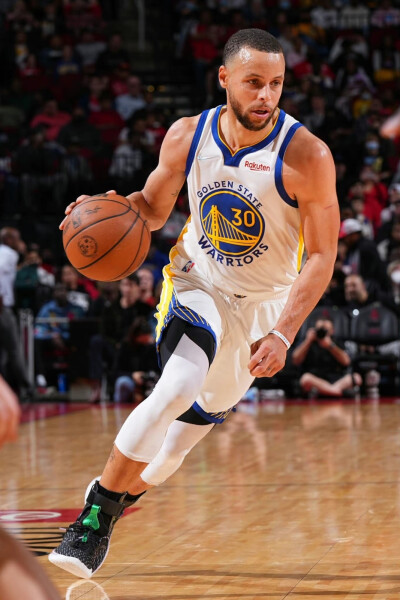 库蒂尼奥身价下降到350万欧，巅峰身价1.5亿，本赛季52场11球（库蒂尼奥从1.5亿跌至350万欧：本季52场打入11球）