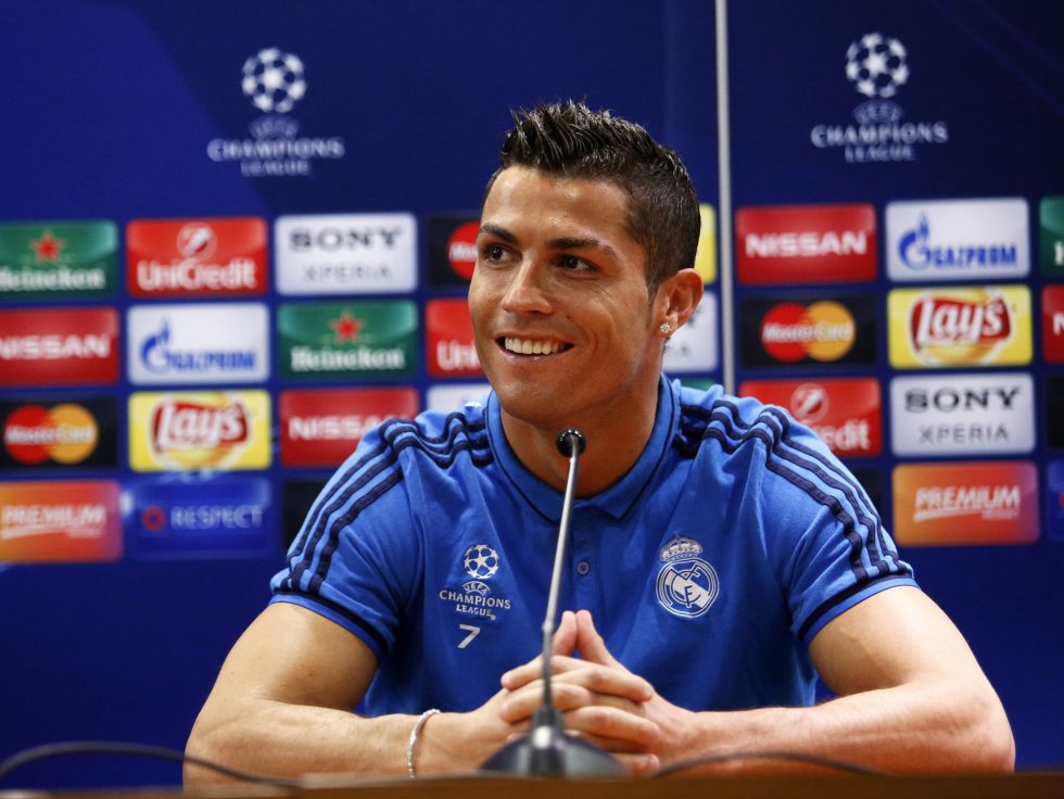 湖人惨败，詹姆斯赛后暗示球权分配有问题，没有打出团队篮球（湖人惨负后，詹姆斯赛后暗示球权分配不合理，团队配合不足）