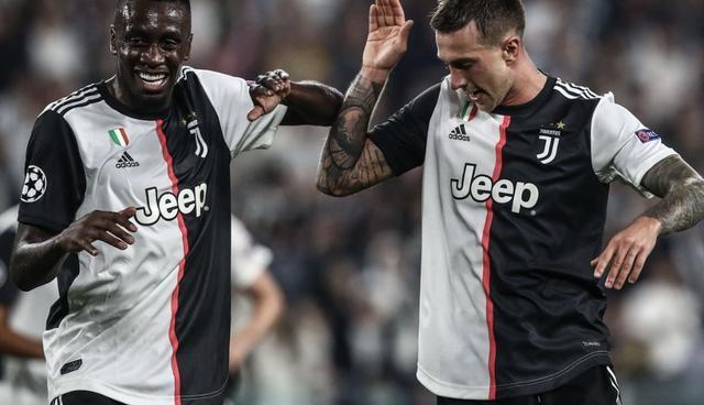 东契奇22场比赛领到8次技犯，仅次于狄龙的9次（东契奇22场8次技犯，次数仅次于狄龙的9次）