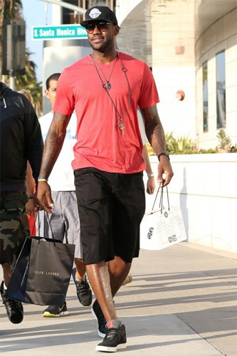 火箭状元秀哈登带队击败国王（状元哈登率火箭力克国王）