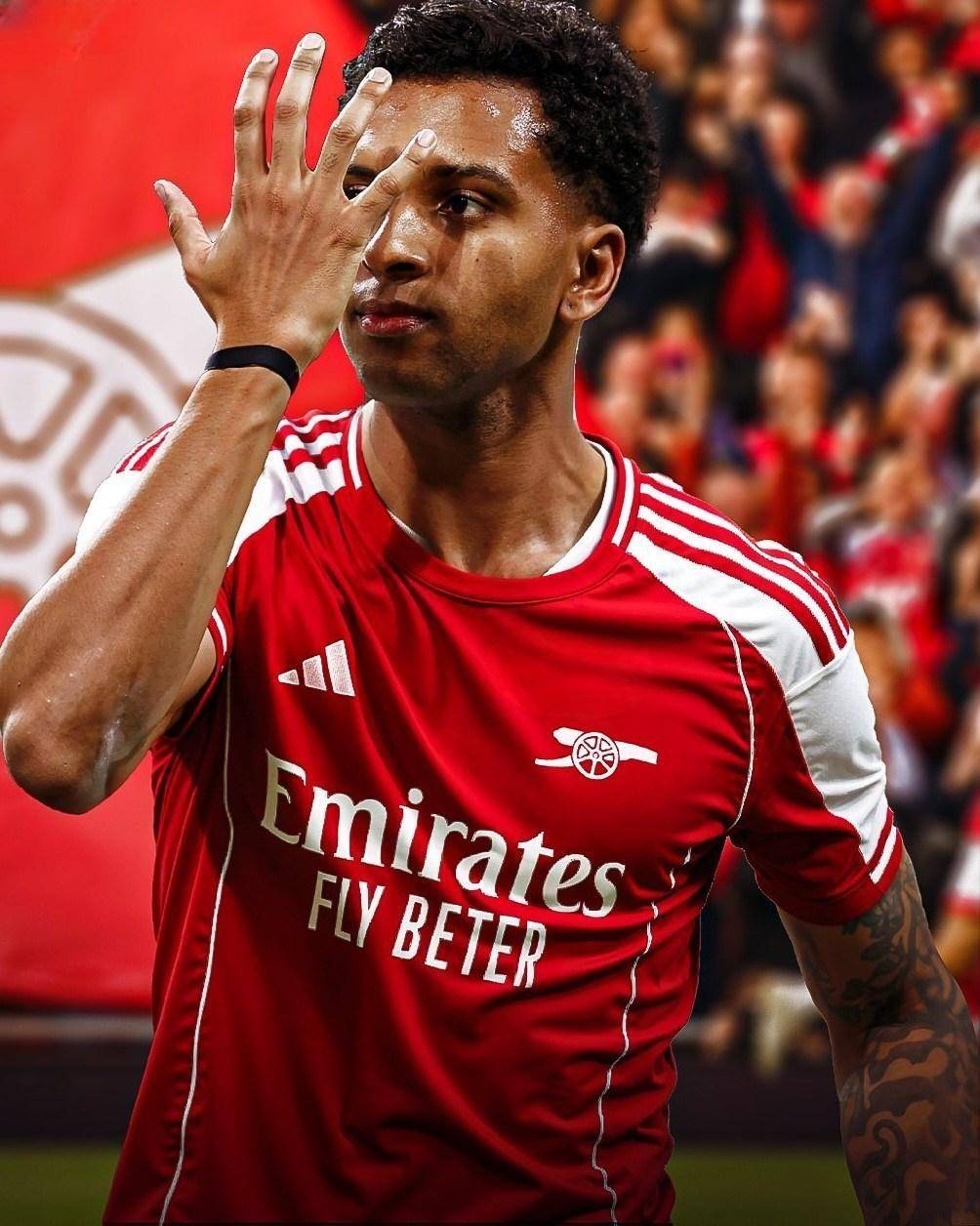 国安球迷跟河南球迷在烧烤店发生冲突，涉事球迷已经被警察带走（烧烤店内国安与河南球迷发生冲突，涉事球迷已被警方带走）