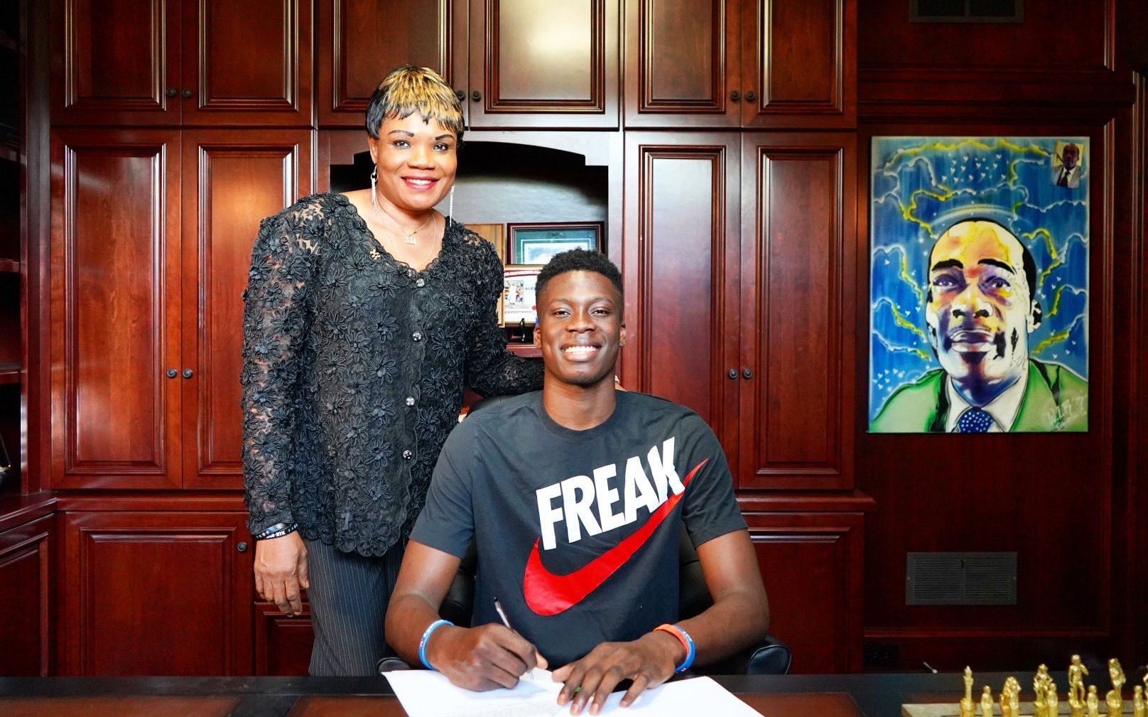 与巴萨的传闻？小蜘蛛：这困扰不到我，目前只专注于本赛季（被传巴萨？小蜘蛛：不受影响，只专注本赛季）